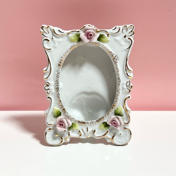 Vintage Other - Vintage Victorian ornate pastel rose floral picture frame